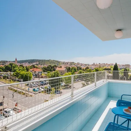 Apero Apartahotel 3*